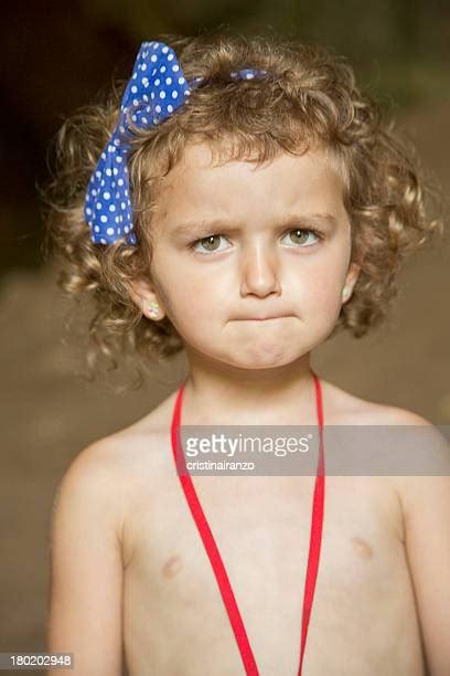 4.920 Niña Sin Camisa Stock Photos, High